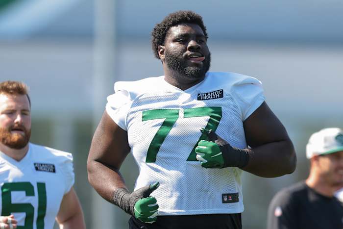 Jets tackle Mekhi Becton at training camp